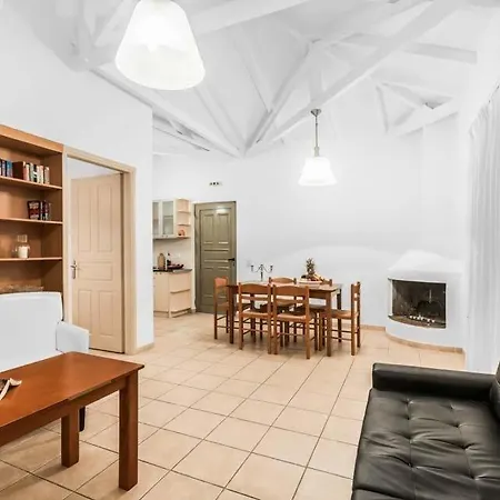 Gianoulaiika Sleeps 6 Pool Air Con Wifi *