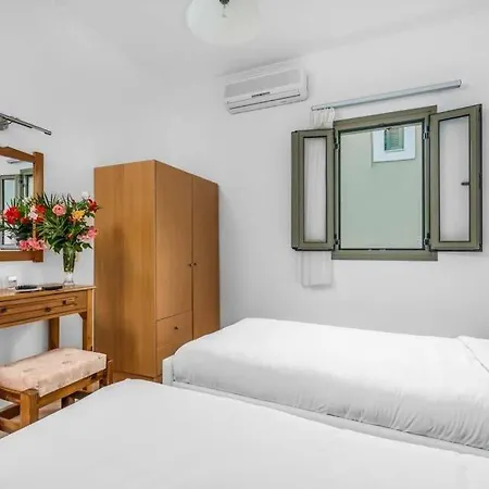 Gianoulaiika Sleeps 6 Pool Air Con Wifi