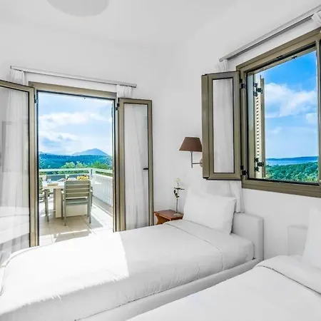 Gianoulaiika Sleeps 6 Pool Air Con Wifi *